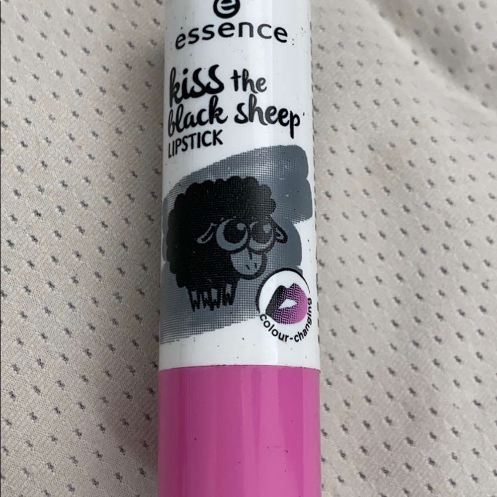 Essence kiss the black sheep lipstick